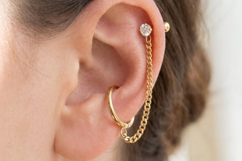 Piercing Helix con Cadena