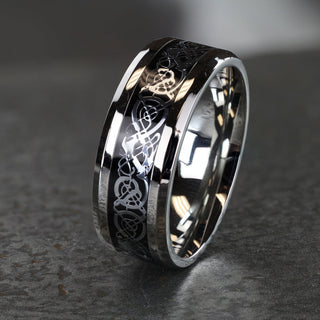 Negro y plata con dragón celta
