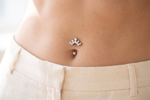 Piercing de ombligo invertido