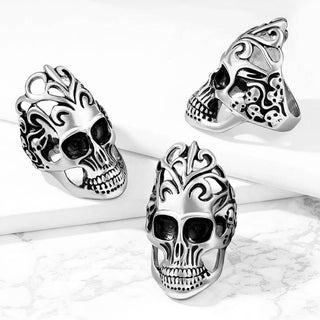 Calavera plateada y negra