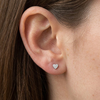 Titanium Earring Heart Shape For Earlobe – getragen