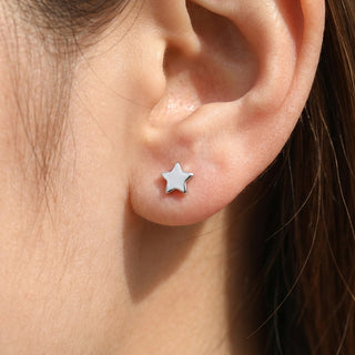 Titanium Earring Five Pointed Star – getragen