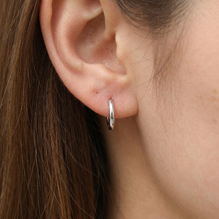 Titanium Earring Solid Circle Huggie Hoop Clicker – getragen