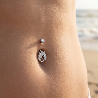 Titanium Belly Button Piercing Marquise Crystal Leaf Swirl Internally Threaded – getragen