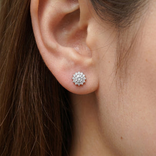 Titanium Earring Clear Gem Halo Flower – getragen