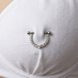 Titanium Nipple Piercing Crystal Arch Heart Center – getragen
