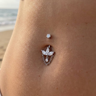 Titanium Belly Button Piercing Marquise Lotus With Draped Chain – getragen