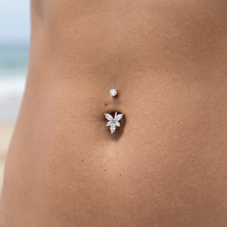Titanium Belly Button Piercing Crystal Lotus Flower Internally Threaded – getragen