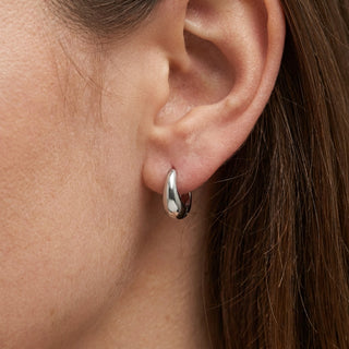 Hoop Earring Wide Polished – getragen