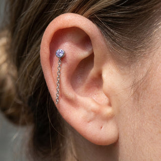 Titanium Top Round Purple Stone With Chain Internally Threaded – getragen