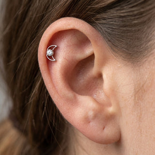 Titanium Top Crescent Moon With Stone Internally Threaded – getragen