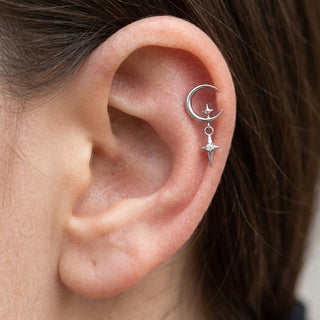 Titanium Top Crescent Moon Dangling Star Internally Threaded – getragen
