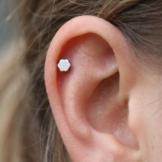 Titanium Labret Flower Internally Threaded