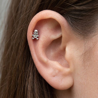 Titanium Labret Skull Internally Threaded