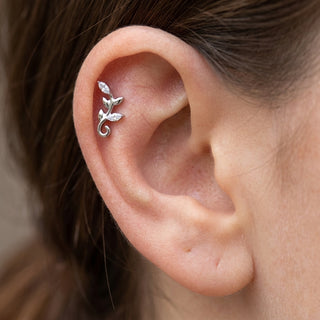 Titanium Top Curved Vine With Marquise Stones Internally Threaded – getragen